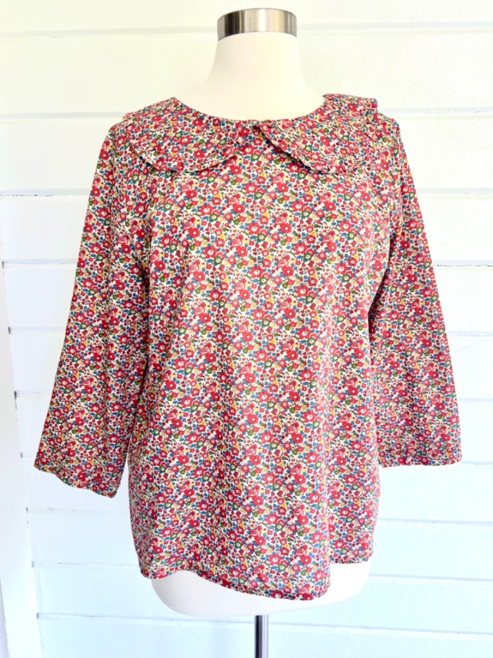 Vintage LIBERTY OF LONDON Blouse with Ruffled Collar and Buttons in Back - M/L